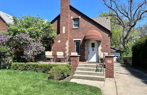 Meridian-Kessler House | 4 BRs+King Bed+Game Room+Broadripple+Bars+Spacious
