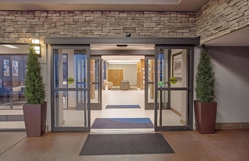Downtown Denver Hotel | 4 Budget-Friendly Units! Near Colorado Convention Center, w/Pool, Pet-Friendly!