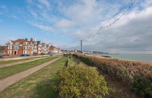Felixstowe Apartment | 4 Buregate House, Felixstowe