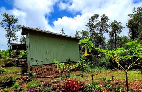 Pahoa Cabin | #4 Cabin private space in volcano with TV, Microwave and fridge