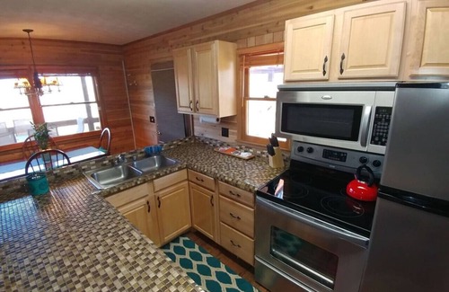 Whittier Cabin | 4 Cabins/Mountain Views/Jacuzzi/Wi-Fi/Large Groups