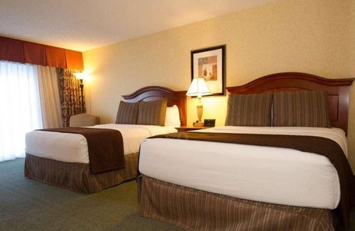 Port Angeles Resort | 4 Classy Units! Pool, FREE Parking, Pets Allowed, Near Valley Creek Estuary Park