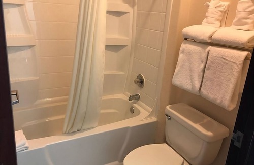 Window Rock Hotel | 4 Comfortable Units with Free Breakfast & Free Parking! W/Indoor Pool & Hot Tub