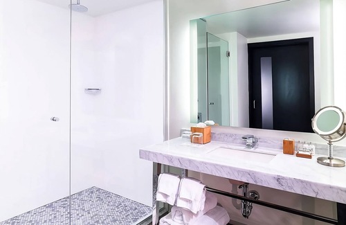 West Plaza Hotel | 4 Comfortable Units! Onsite Pool, Pets Allowed, Near Nelson-Atkins Museum of Art