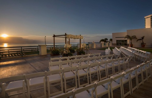 Brush - Stewarts House | 4 Convenient Units for Big Groups, Outdoor Pool, Near Daytona Beach!