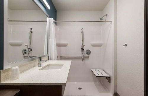 Rockledge Hotel | 4 Dog-Friendly Units with Spacious Kitchen & Easy Access to Rockledge Parks
