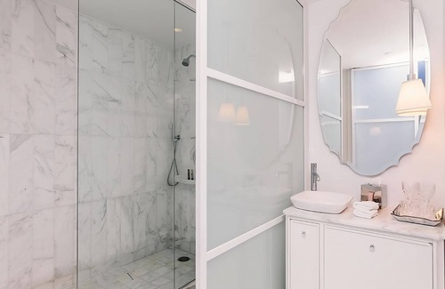 SoHo Hotel | 4 Elegant Deluxe Suites with Living Room! Offering sweeping views of NYC!