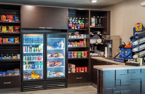 Wilkes East House | 4 Family-Friendly Rooms with Kitchen and Near Peninsula Park Rose Garden