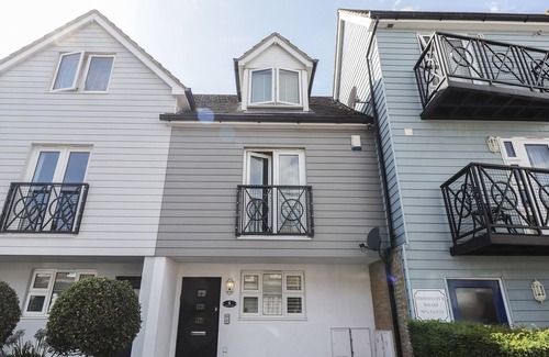 Whitstable Cottage | 4 FISHERMANS WHARF, pet friendly, with a garden in Whitstable