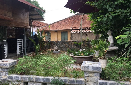 Hue House | 4 guests, 2 beds, 1 bath, a garden