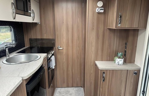 Durham Cabin | 4 Guests - Pet Friendly - Durham Caravan Retreat