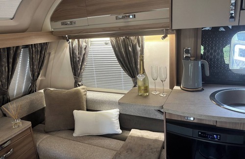 Durham Cabin | 4 Guests - Pet Friendly - Durham Caravan Retreat