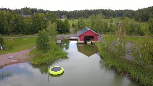Naantali Ski Chalet | 4 hengen luhtimökki
