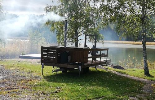 Naantali Ski Chalet | 4 hengen luhtimökki