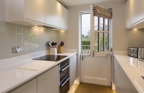 Bugford Cottage | 4 KEEPER'S COTTAGE, HILLFIELD VILLAGE, family friendly in Dartmouth