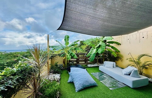 Marigot Apartment | 4-bed apartment with sea view in residence with swimming pool