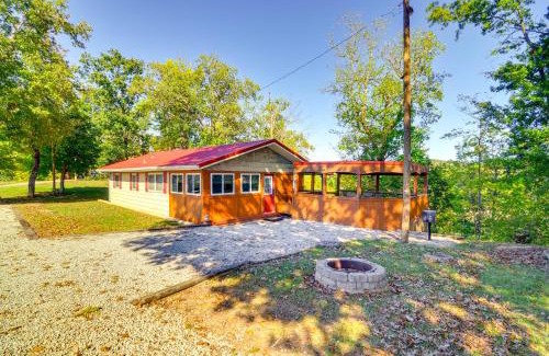 Bronston House | 4 Mi to Cumberland River Cabin with Deck and Fire Pit