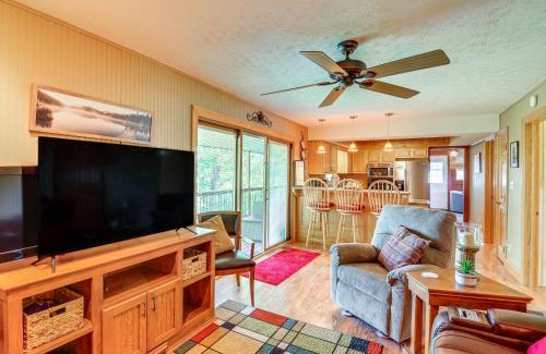 Bronston House | 4 Mi to Cumberland River Cabin with Deck and Fire Pit