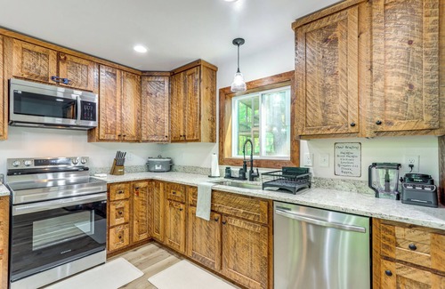 Ellijay Cabin | 4 Mi to Dtwn Ellijay: Cabin w/Pool & River Access