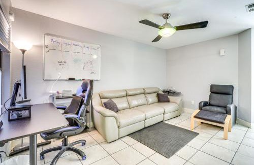 Parker Lane Apartment | 4 Mi to Dtwn Gem with Pool Access and Patio in Austin