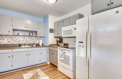 Portsmouth House | 4 Mi to Dtwn: Home w/Fenced Yard in Portsmouth!