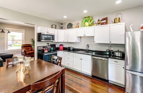 Omaha House | 4 Mi to Dtwn Omaha: Spacious Home w/Fenced Yard!