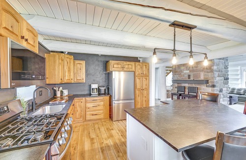 Jonesville Cabin | 4 Mi to Dtwn: Spacious Family Cabin in Jonesville!