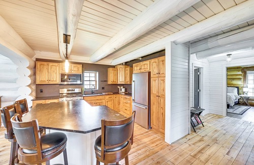 Jonesville Cabin | 4 Mi to Dtwn: Spacious Family Cabin in Jonesville!