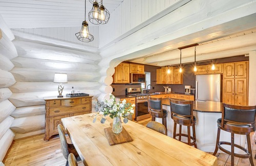 Jonesville Cabin | 4 Mi to Dtwn: Spacious Family Cabin in Jonesville!