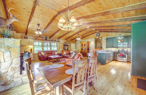 Newland Cabin | 4 Mi to Grandfather Mountain: Cabin in Newland!