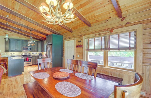Newland Cabin | 4 Mi to Grandfather Mountain: Cabin in Newland!