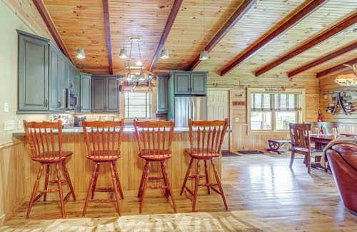 Newland Cabin | 4 Mi to Grandfather Mountain: Cabin in Newland!
