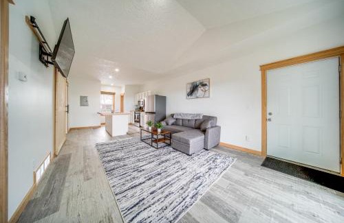 Erie Apartment | 4 Mi to Lake Erie Access Condo on the Greens