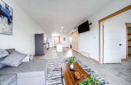 Erie Apartment | 4 Mi to Lake Erie Condo in Golf Community