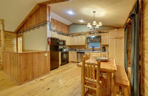 Sylvan Shores House | 4 Mi to Lake Wooded Log Cabin in Eureka Springs!