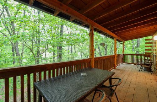 Sylvan Shores House | 4 Mi to Lake Wooded Log Cabin in Eureka Springs!
