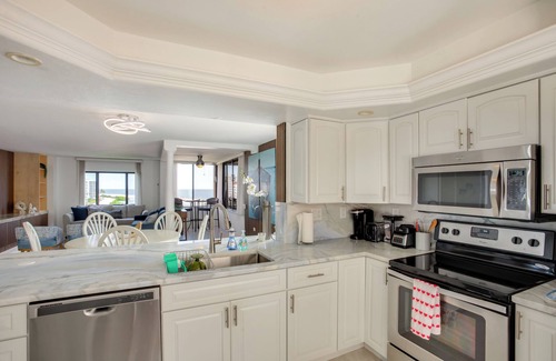 South Island Condo | 4 Mi to Lovers Key SP: Modern Condo w/Ocean Views