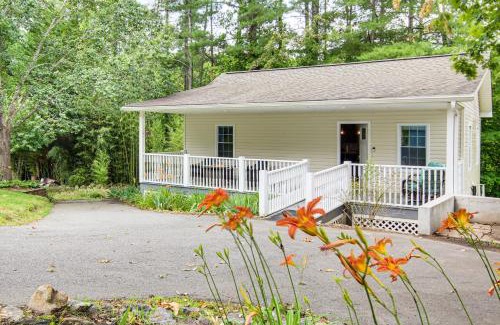 Weaverville House | 4 Mi to Main Street Petite Weaverville Escape!