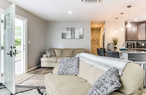 Weaverville House | 4 Mi to Main Street: Petite Weaverville Escape!