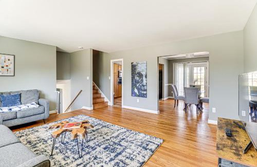 Walker Mill House | 4 Mi to Northwest Stadium Inviting Home!