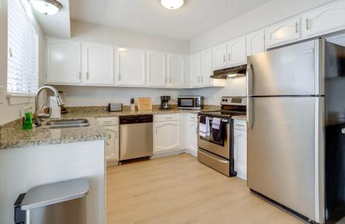 Bryan House | 4 Mi to TAMU Sleek Bryan Home Near Shops and Eats