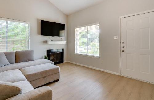 Bryan House | 4 Mi to TAMU Sleek Bryan Home Near Shops and Eats