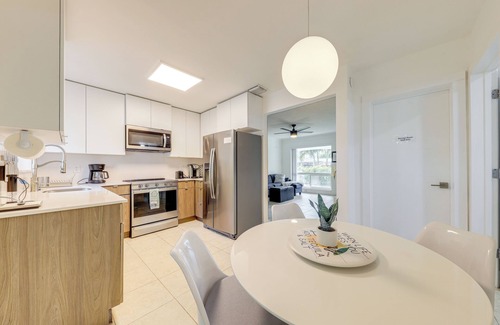 North Andrews Gardens House | 4 Mi to the Beach: Pet-Friendly Oakland Park Home