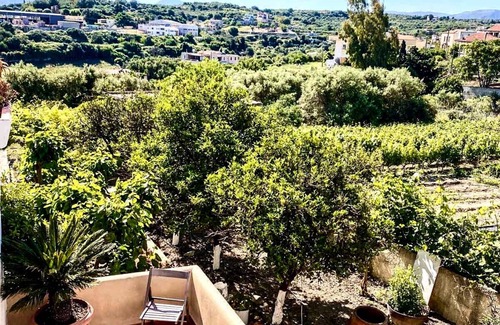 Episkopi House | 4 min. drive to the beach! Spacious cozy family holiday home