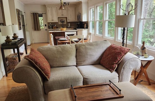 Highlands Cabin | 4 Min To Town, Screened Porch, Stunning Wooded Views, Dogs Ok,