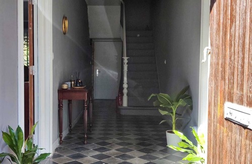 Bohon House | 4 minutes by car and 20 minutes by foot to Durbu.