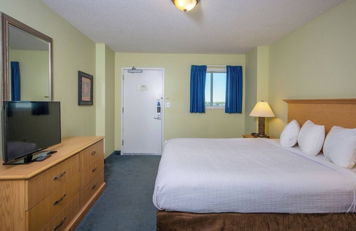 Myrtle Beach Hotel | 4 Oceanfront Suites with Balcony Views – Close to Myrtle Beach Boardwalk