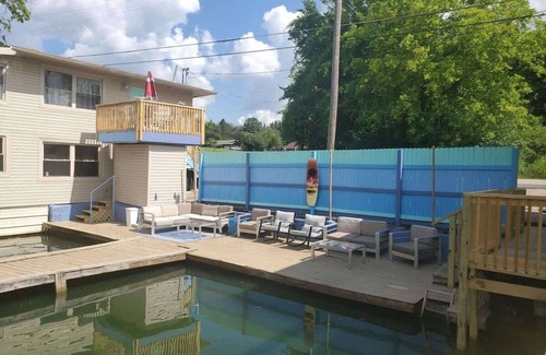 Muscle Shoals Condo | #4 ON THE LAKE! Pontoon Available! Close to town!