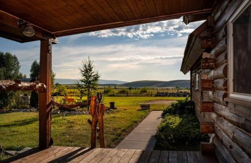 Tetonia House | 4 Peaks Teton Views Log Cabin - Close to Stellar