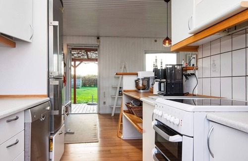 Skødshoved Strand House | 4 person holiday home in Knebel-By Traum